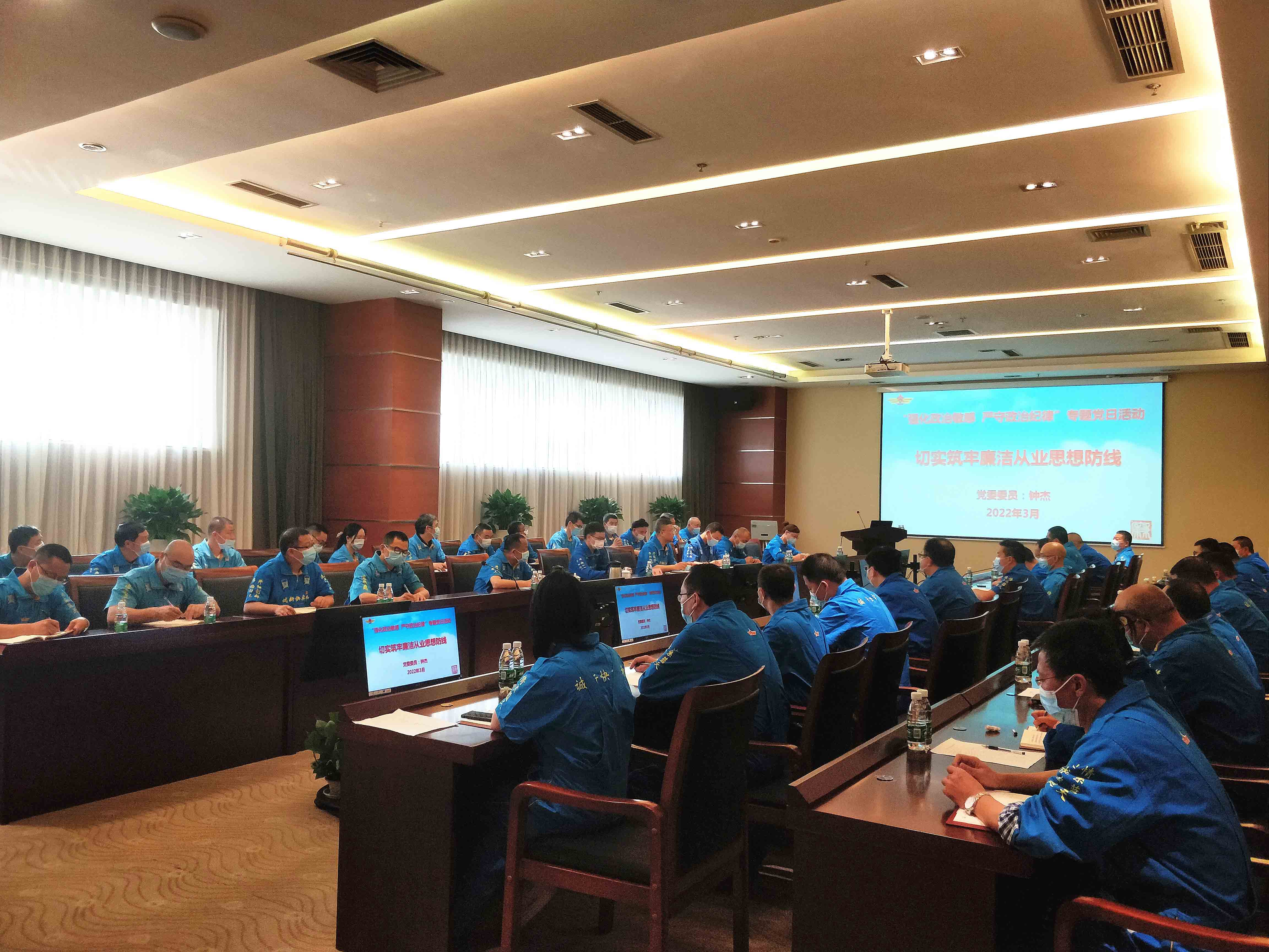 党委委员、副厂长钟杰同志到航利...